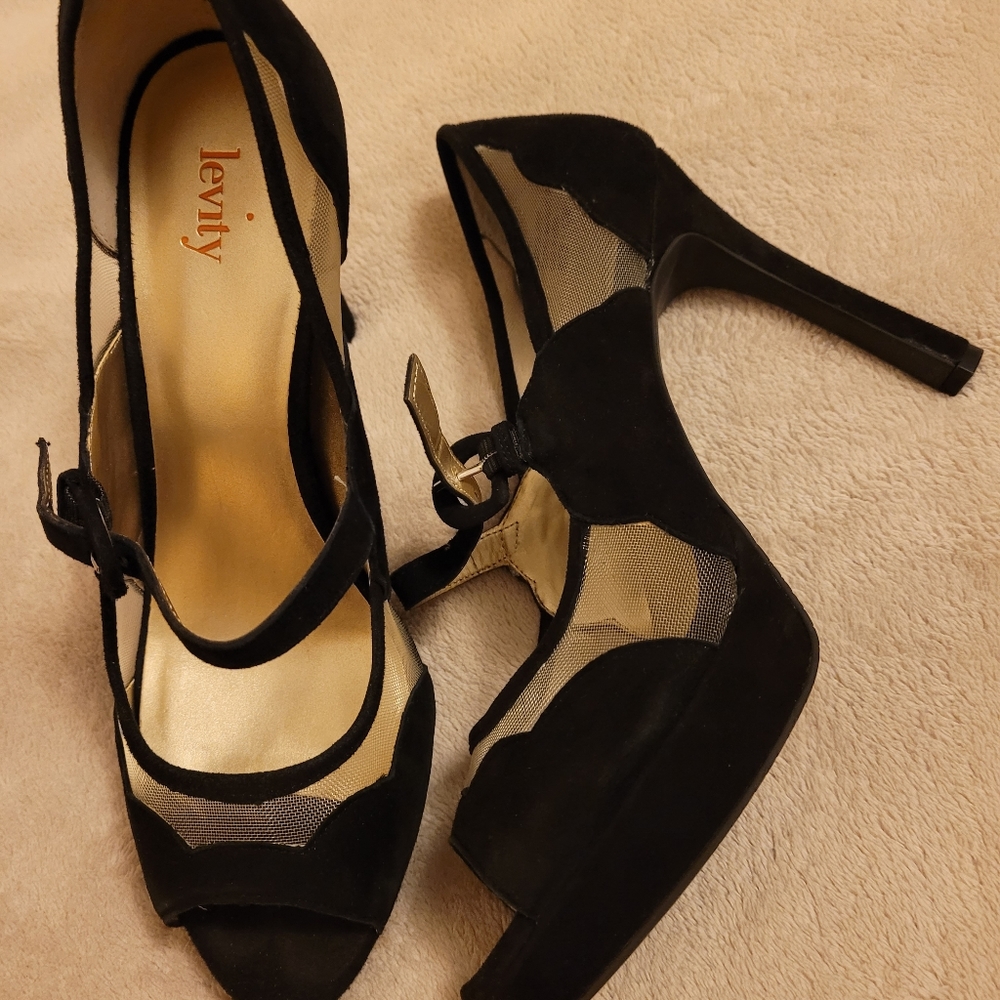 One vintage sexy shoe!